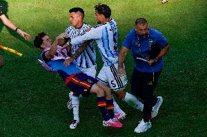 世界杯决赛赛后冲突!FIFA官方纪律处分:帕雷德斯被指控实施暴力