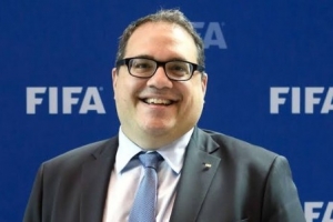 记者:若中北美足联主席参选FIFA主席,他将获得欧足联的大力支持