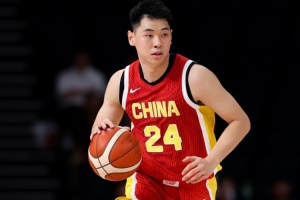 远投在线!崔永熙9投5中得13分9板 轰中3记三分&全队才4个