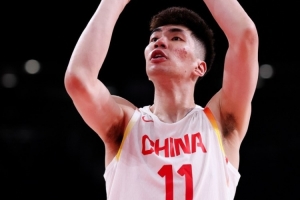 打得很主动!余嘉豪半场9分钟拼下7分6板&3前场板 断帽都有!