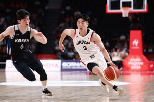 记者:日本转换三分抛投前板 很清楚能看到他们强调和练的是什么