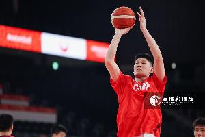 增加出手!胡金秋首节6分钟2中2拿4分 正负值-8
