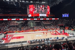 落后19分!媒体人:日本男篮中场早早出来投篮了 我们还在更衣室