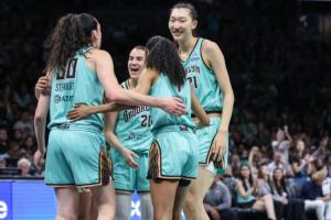 要黑八?斯图尔特轰34+12+6率自由人1-0山猫 韩旭2中2贡献5分2帽
