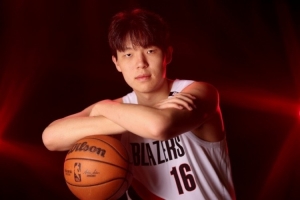 开拓者官博晒出杨瀚森定妆照:第二个NBA赛季即将开启