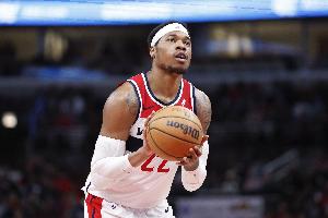 媒体人:上海接触前NBA球员理霍姆斯 大外援在霍姆斯&麦基中2选1