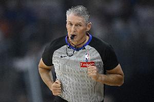 NBA官方:新赛季将严抓进攻球员非持球手过度推人&非法掩护等动作