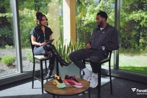 米切尔:阿迪看到我季后赛表现后 和我重签合同要给我出签名鞋