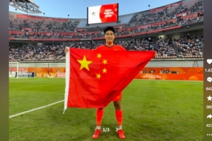 罚入制胜点球!彭啸社媒晒举国旗照:相信“相信”的力量