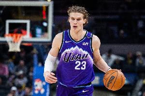 轻松出汗!马尔卡宁出战半场12中5拿到17分 三分7中3&罚球4中4