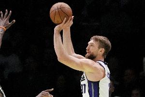 也就欺负科内特了!小萨博尼斯9中4拿下14分10篮板 5失误4犯规