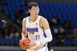 下半场认真了!周琦18中8砍下21分17板2帽 9前场板